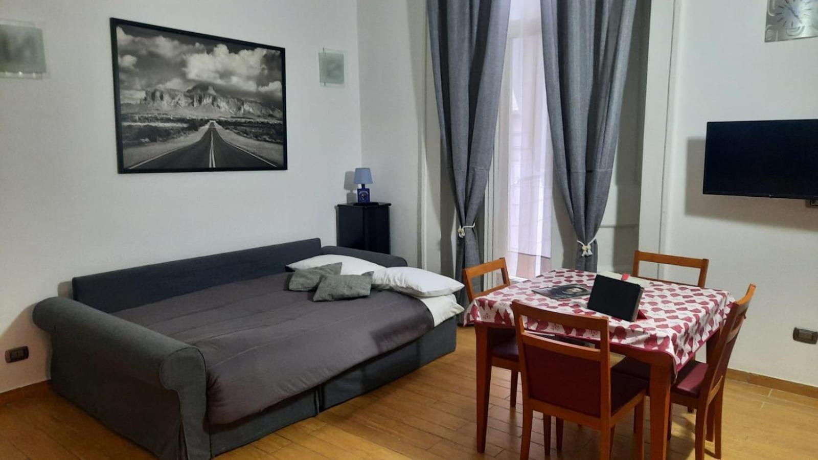 White Home Quartieri Spagnoli Неаполь Экстерьер фото
