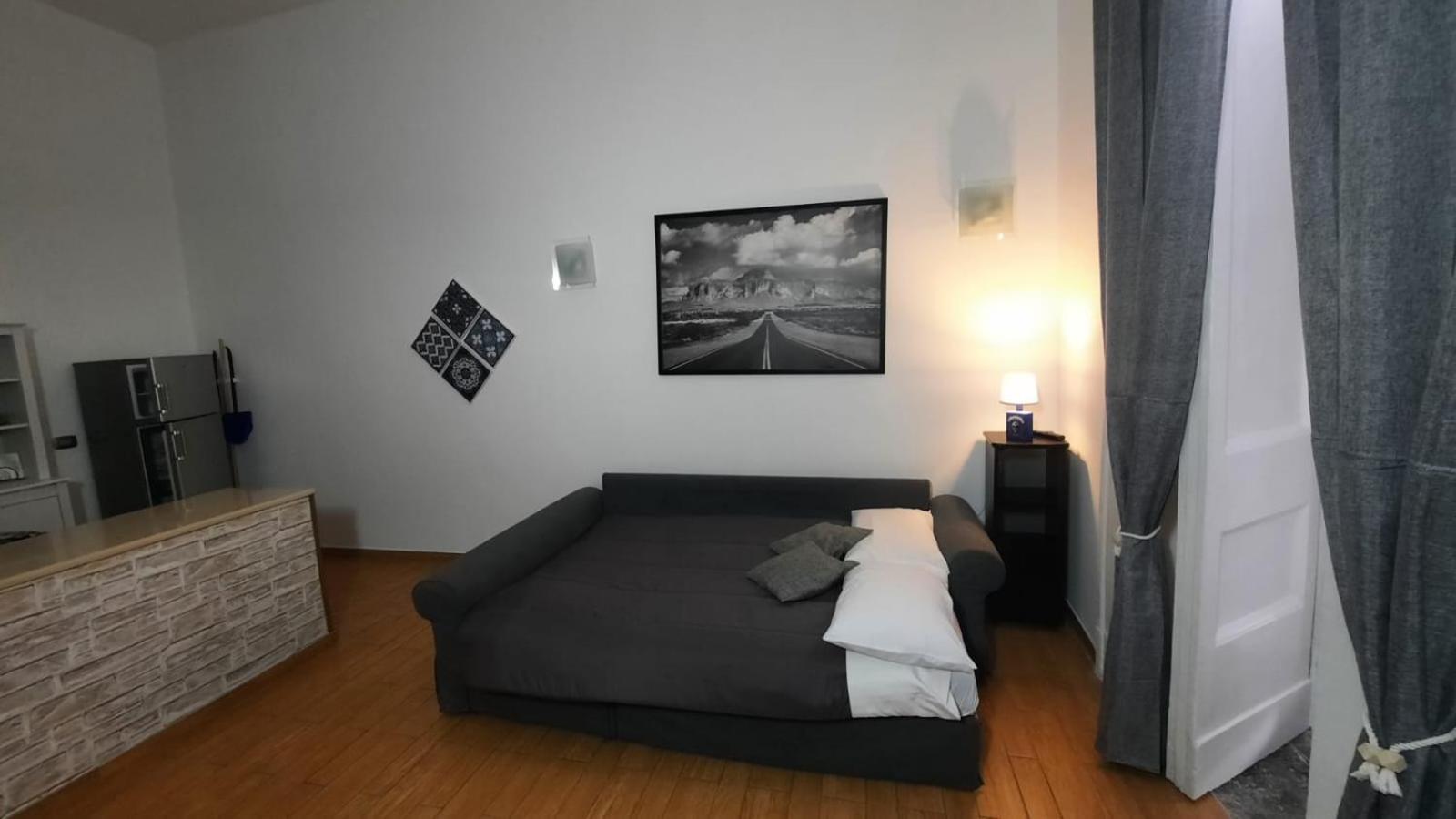 White Home Quartieri Spagnoli Неаполь Экстерьер фото