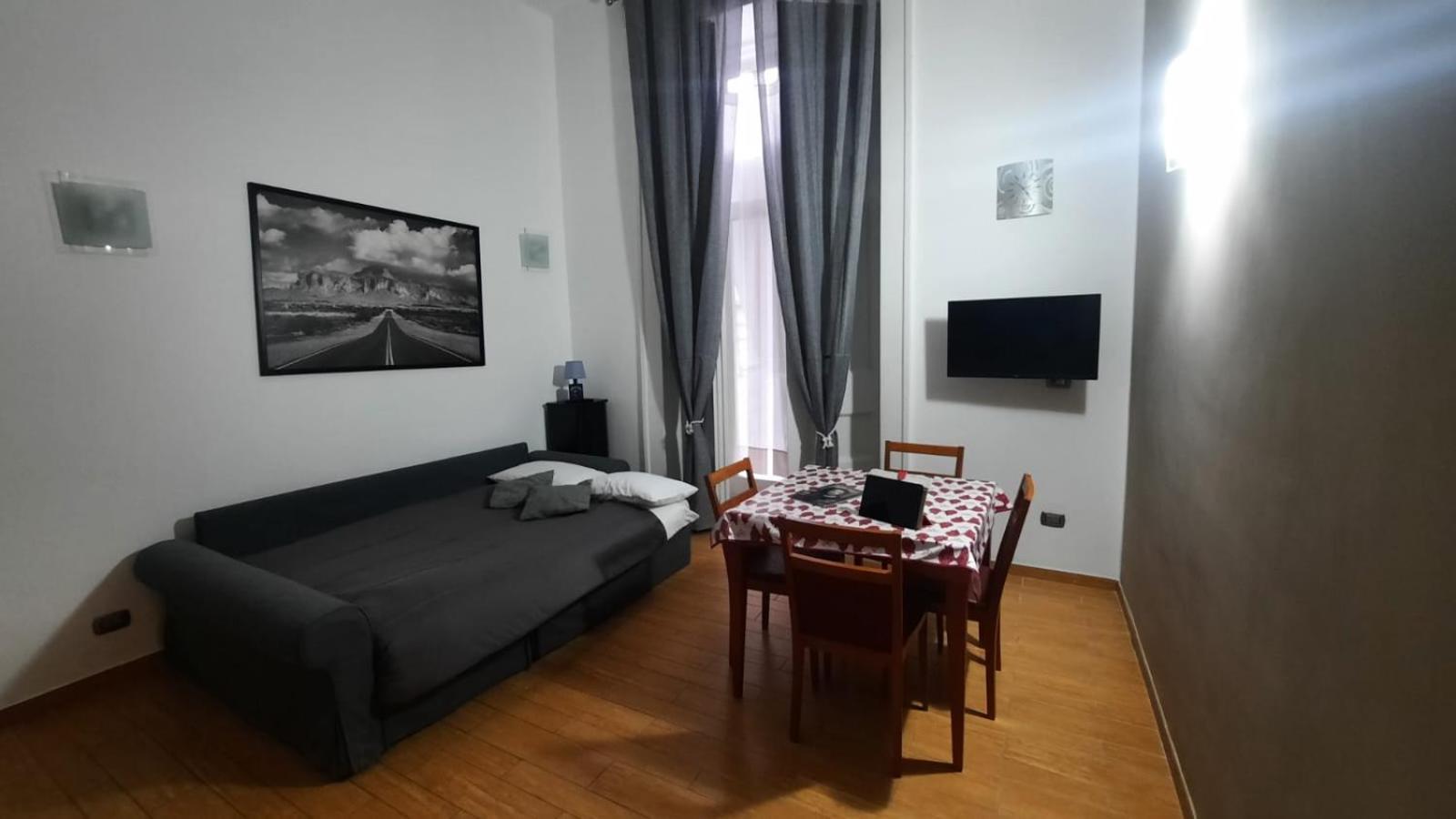 White Home Quartieri Spagnoli Неаполь Экстерьер фото